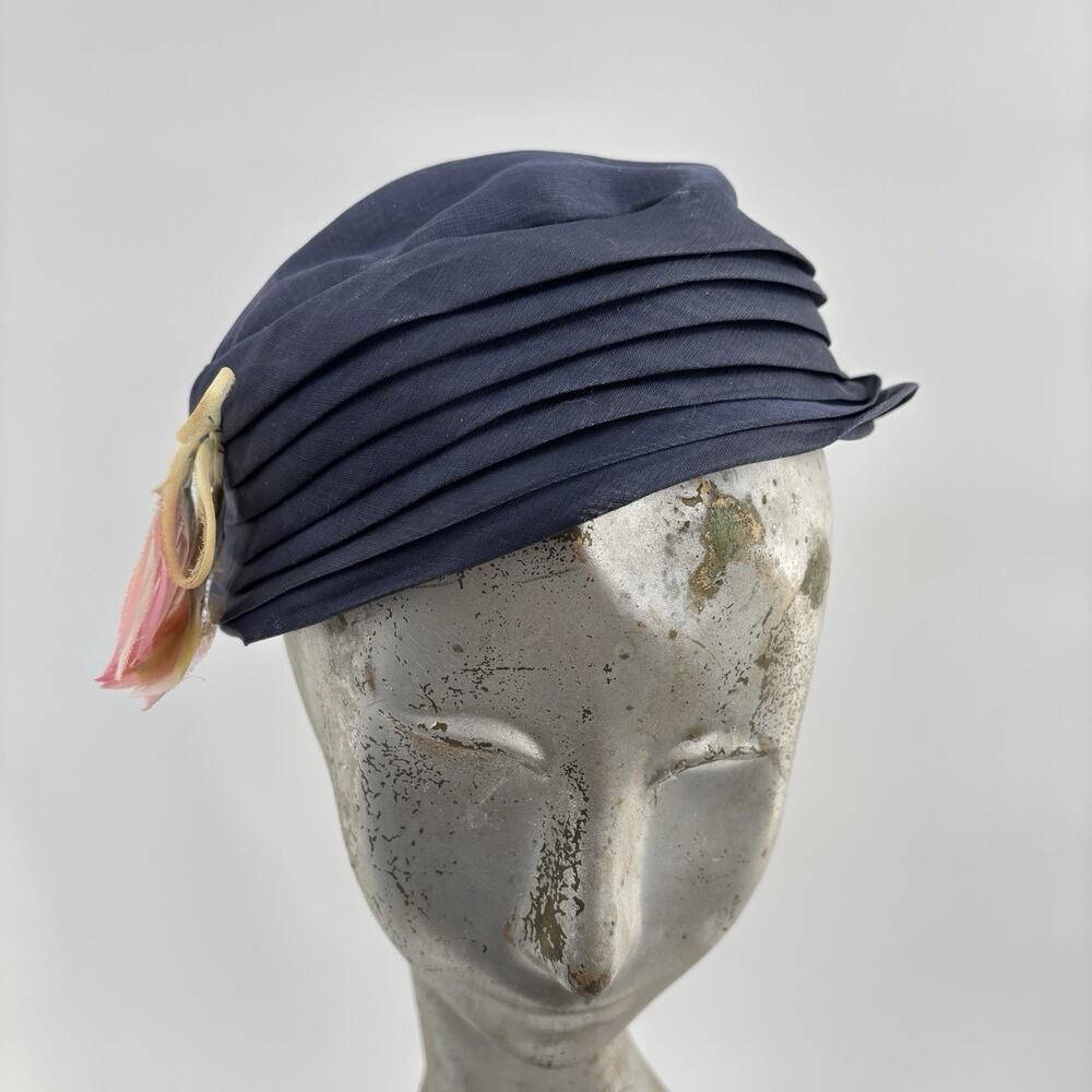 Vtg 1950s Doop’s Navy Blue Pleated Cloche Hat Petal Accent